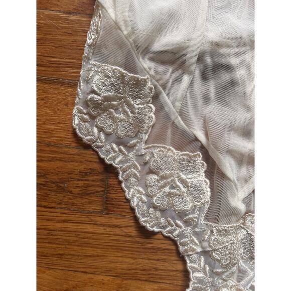 Natori Private Luxuries Cream Lace Bodysuit Size Medium - Picture 3 of 5